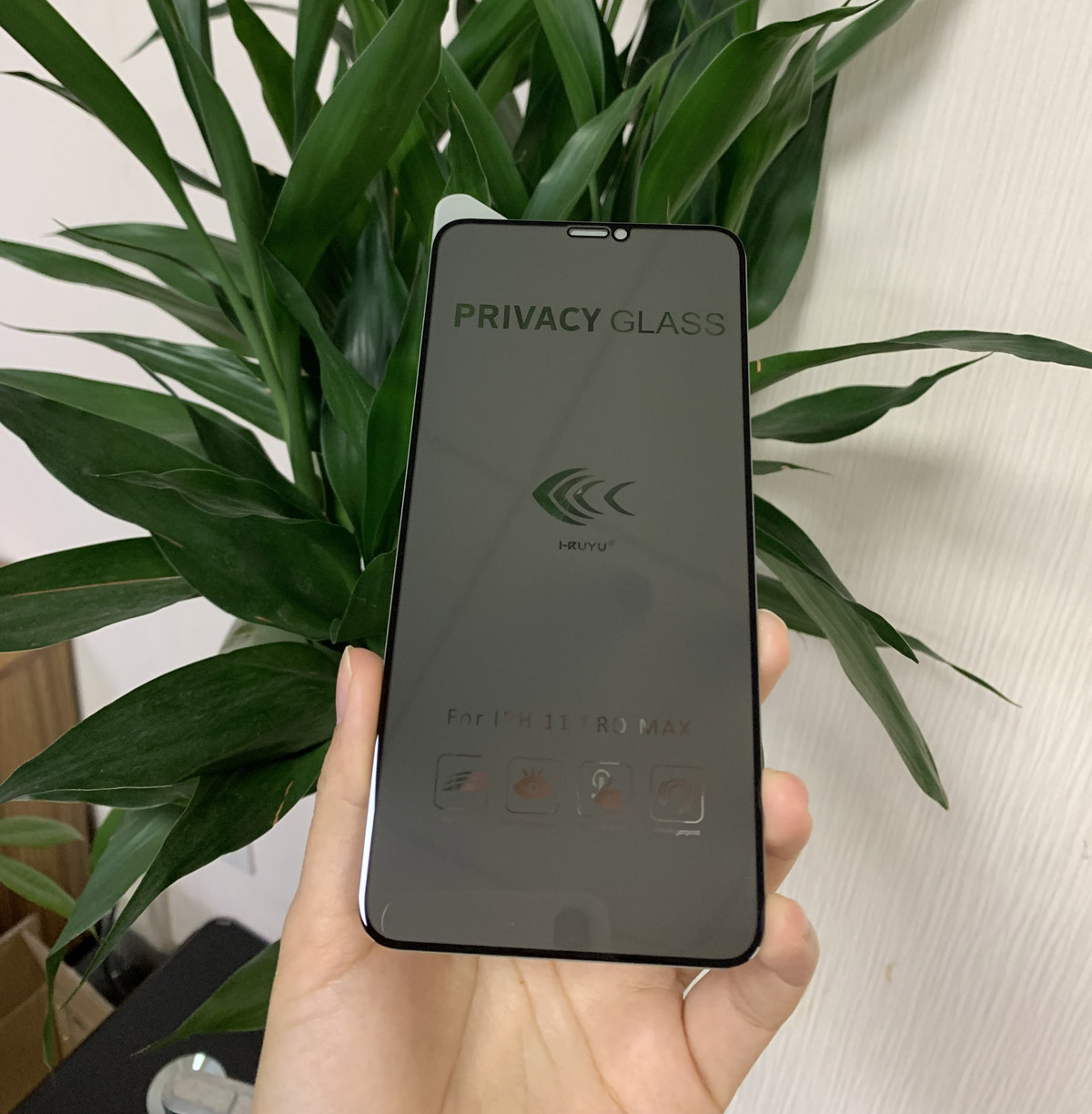 RUYU Privacy Tempered Glass Screen Protector